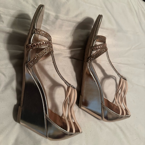Rose gold wedges with rhinestone accents size 9 1/2 M some scratches see photos - Picture 4 of 7